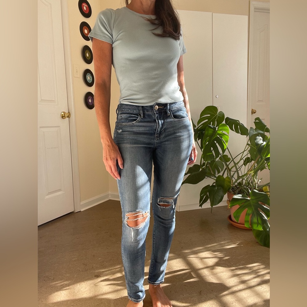 Super stretch high rise jegging medium wash.